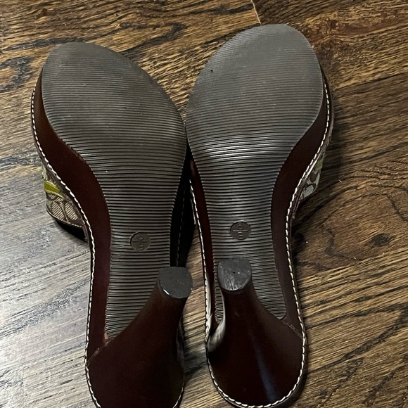 Brown COACH Logo shoes with red poppy flower 🌺. SZ 6 - Picture 8 of 9